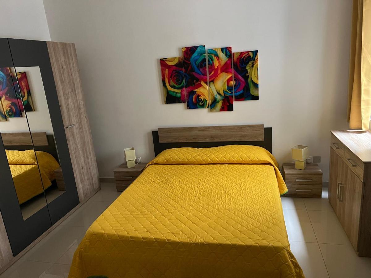 Claire'S Court Apartamento Marsaxlokk Exterior foto